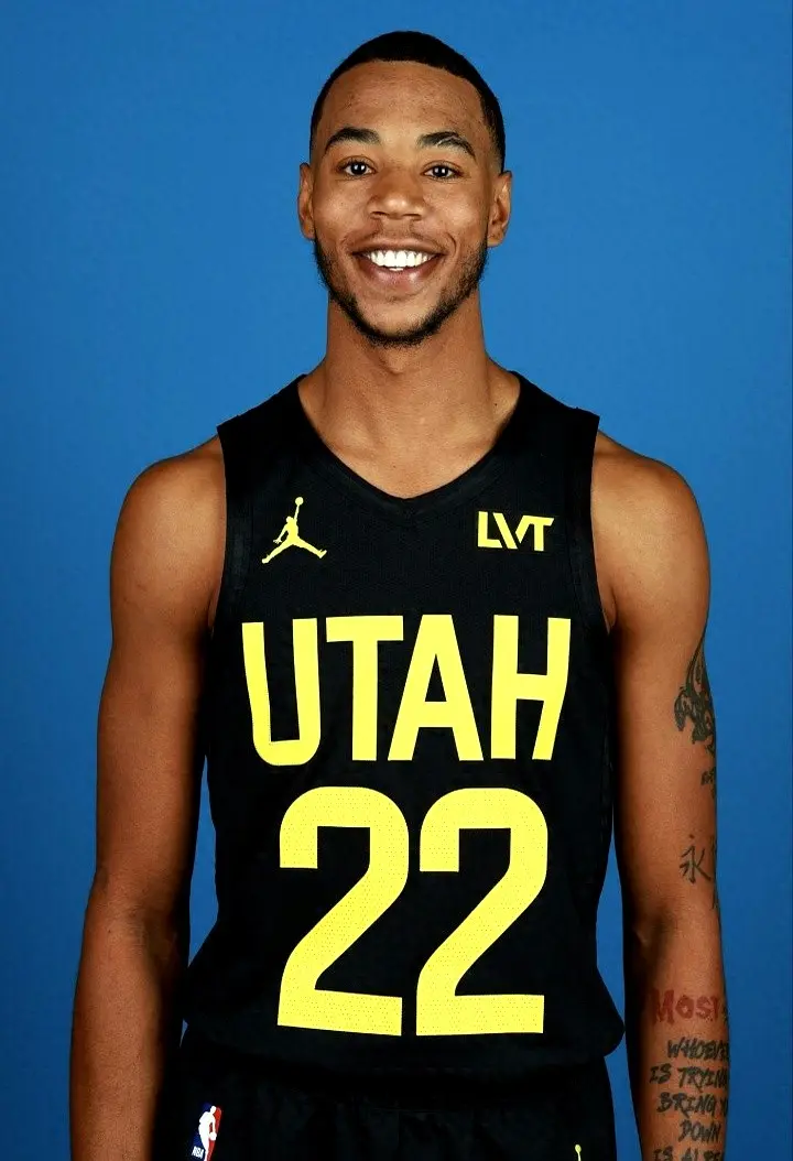 他的表现不 他的表现不