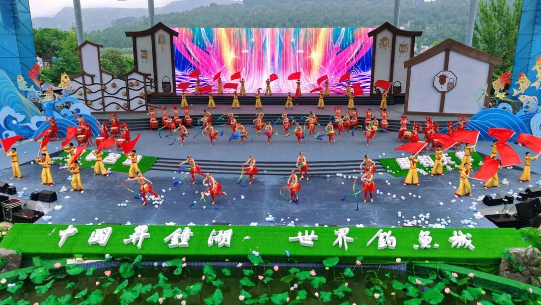 余名现场观, 文旅